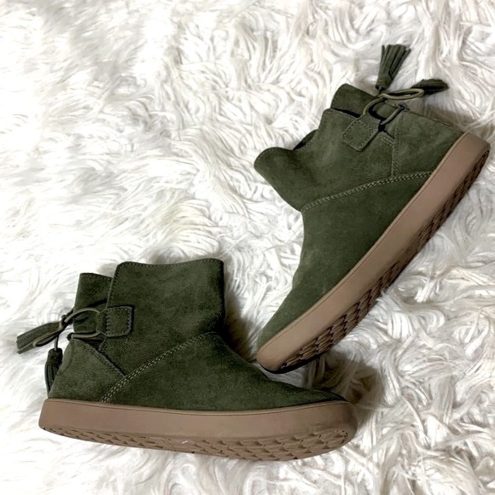KOOLABURRA by UGG Skyller Suede Ankle Boots Green Tie Tassel Womens Size 5